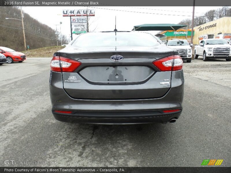 Magnetic Metallic / Charcoal Black 2016 Ford Fusion SE