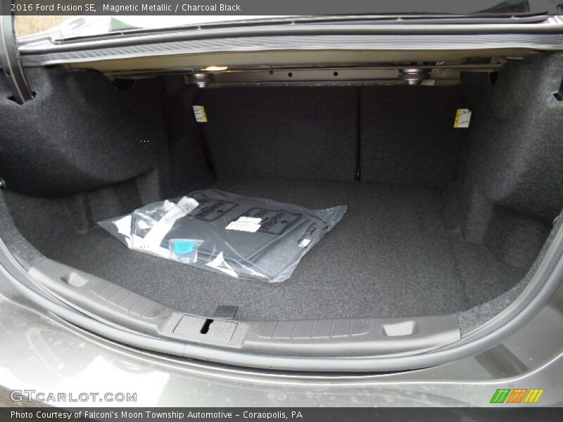 Magnetic Metallic / Charcoal Black 2016 Ford Fusion SE
