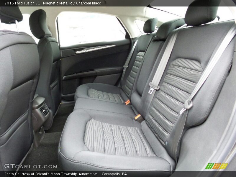 Magnetic Metallic / Charcoal Black 2016 Ford Fusion SE