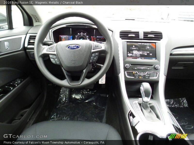 Magnetic Metallic / Charcoal Black 2016 Ford Fusion SE
