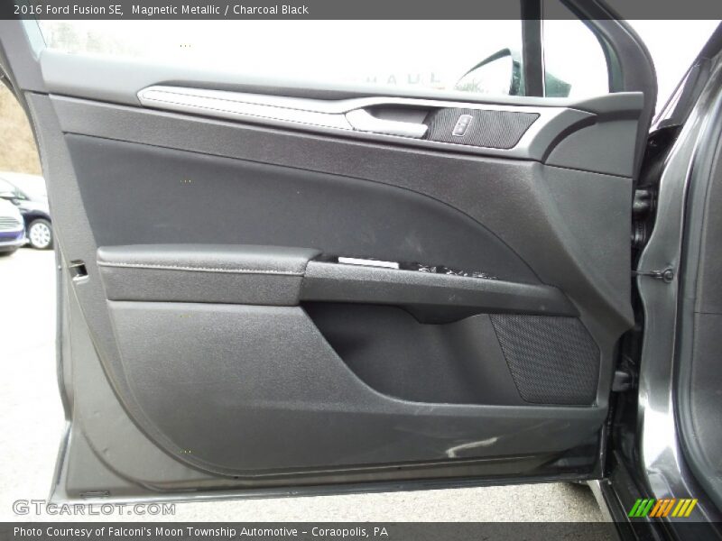 Magnetic Metallic / Charcoal Black 2016 Ford Fusion SE