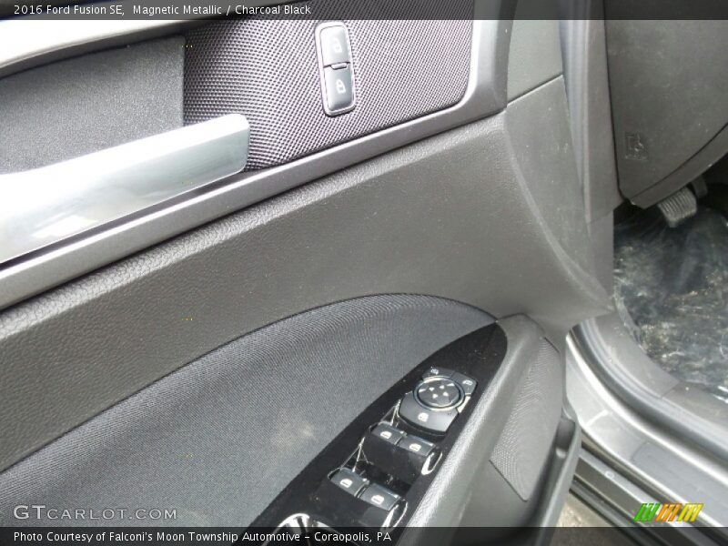 Magnetic Metallic / Charcoal Black 2016 Ford Fusion SE