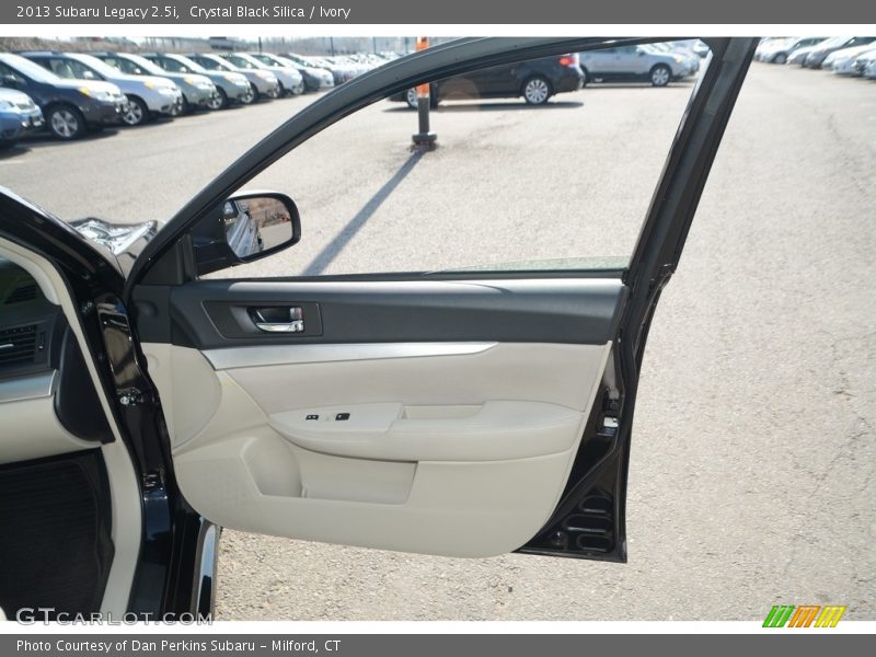 Crystal Black Silica / Ivory 2013 Subaru Legacy 2.5i