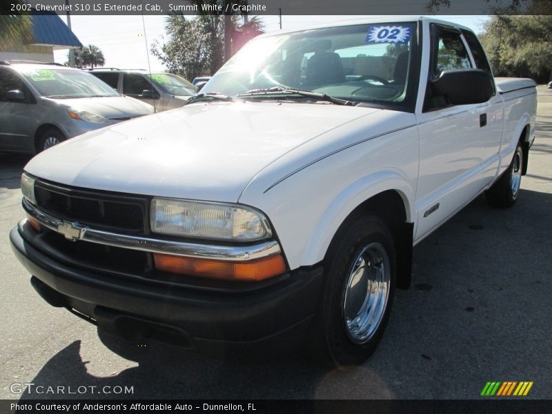 Front 3/4 View of 2002 S10 LS Extended Cab