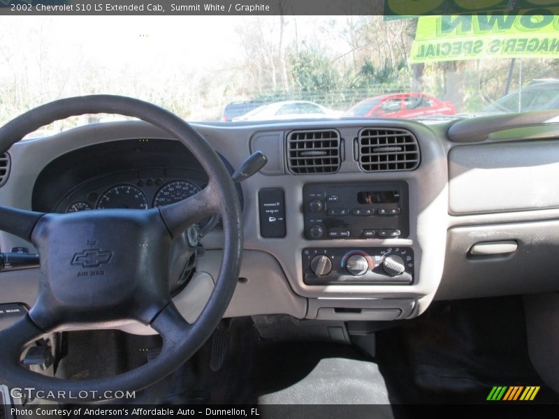 Summit White / Graphite 2002 Chevrolet S10 LS Extended Cab