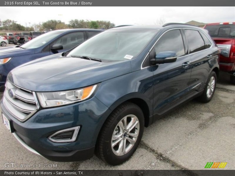 Front 3/4 View of 2016 Edge SEL