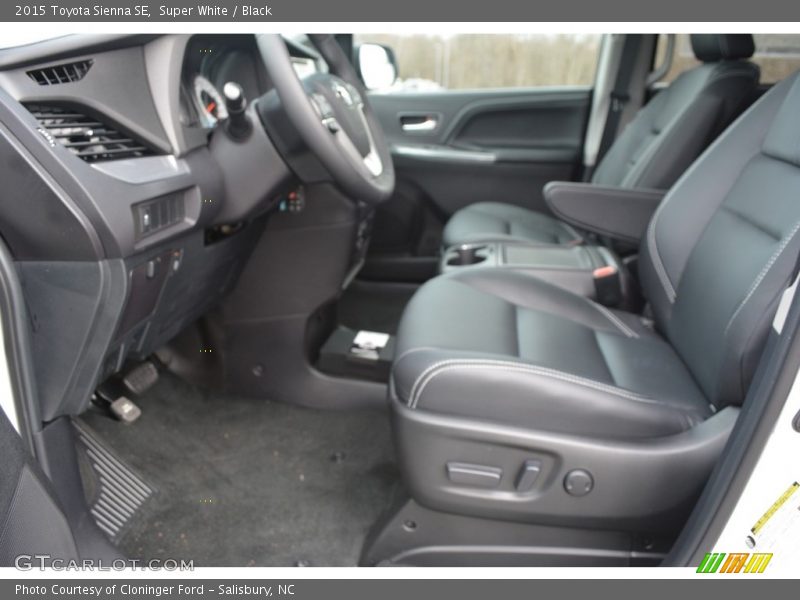 Super White / Black 2015 Toyota Sienna SE