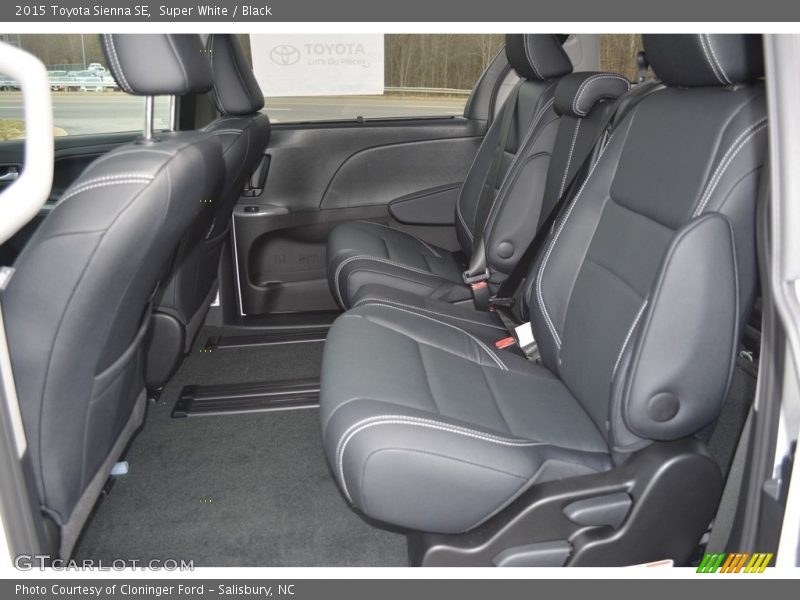 Super White / Black 2015 Toyota Sienna SE