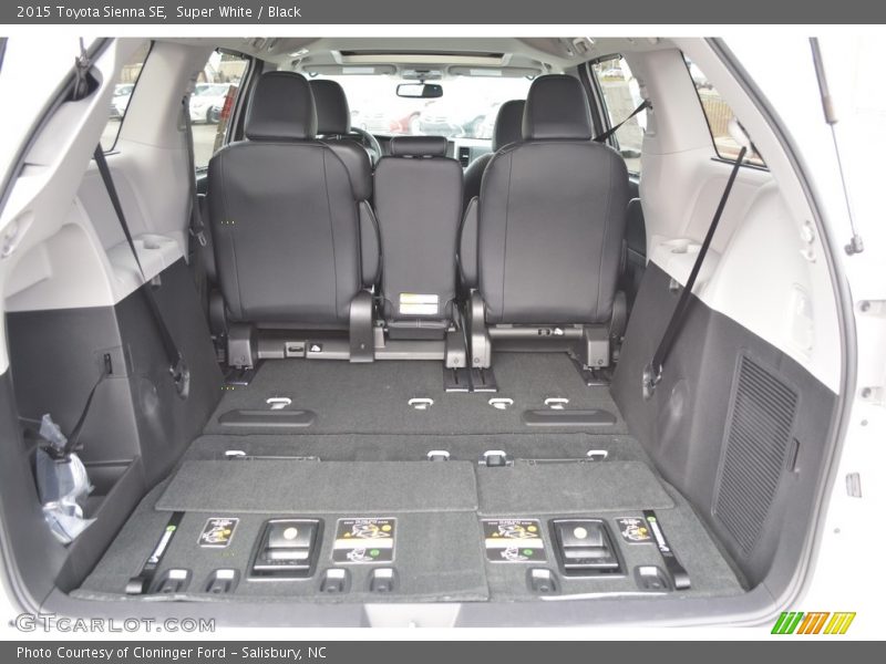 Super White / Black 2015 Toyota Sienna SE