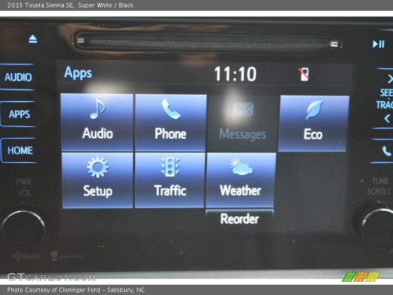 Super White / Black 2015 Toyota Sienna SE