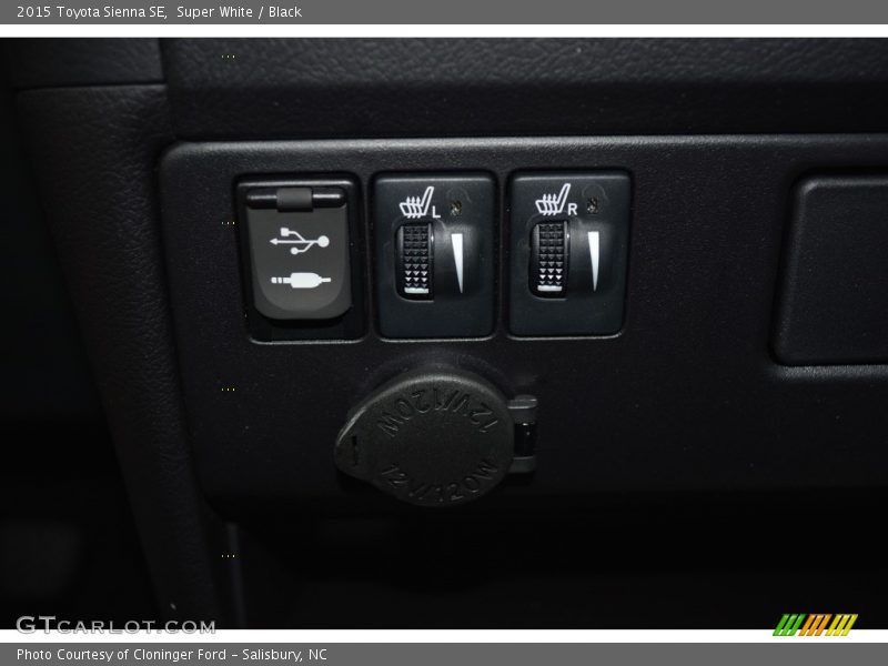 Super White / Black 2015 Toyota Sienna SE