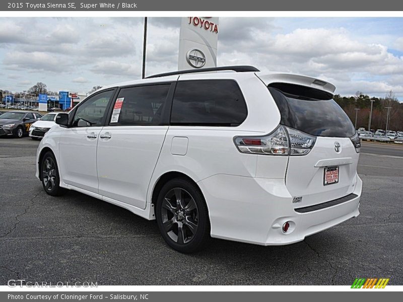 Super White / Black 2015 Toyota Sienna SE