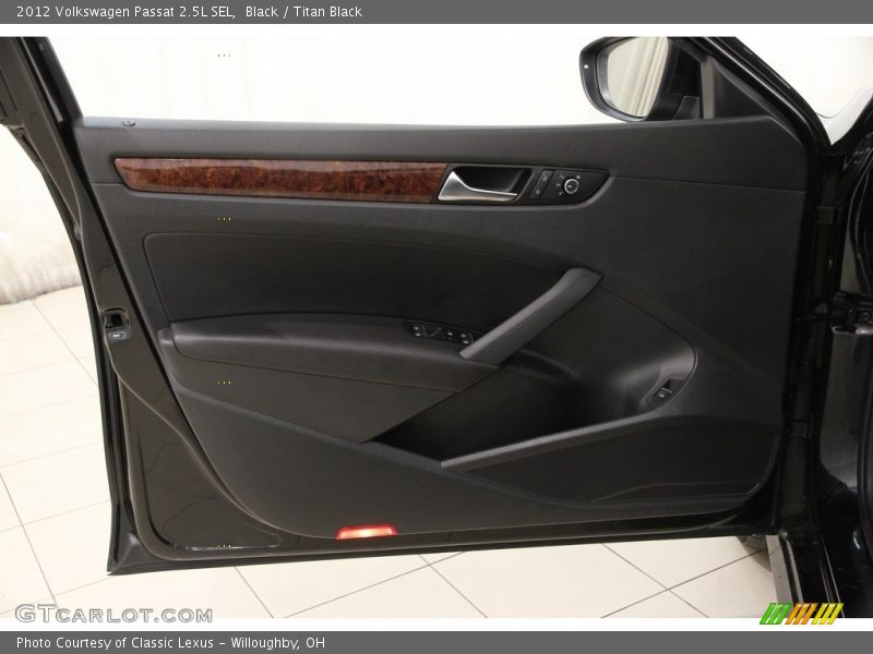 Black / Titan Black 2012 Volkswagen Passat 2.5L SEL