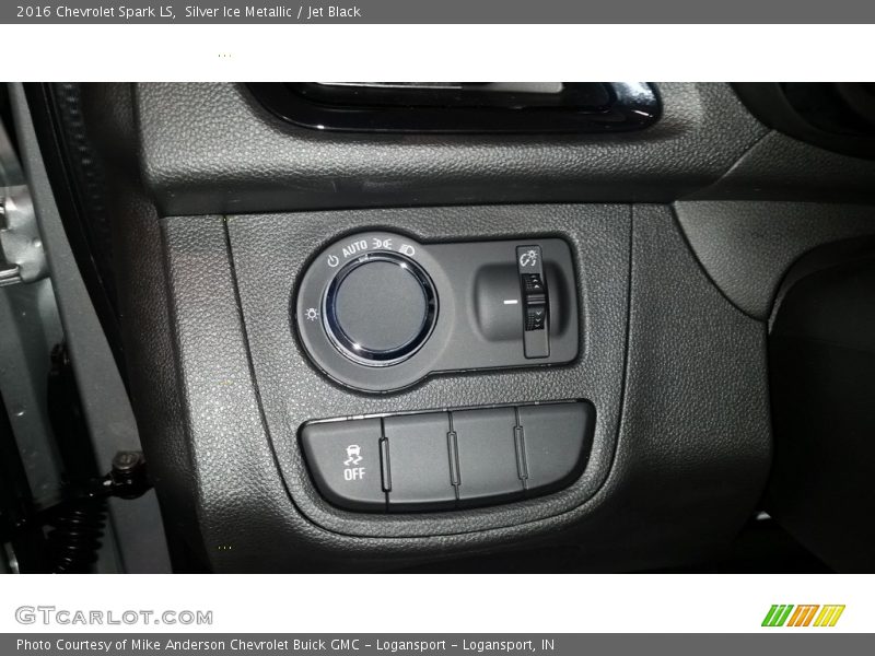 Silver Ice Metallic / Jet Black 2016 Chevrolet Spark LS
