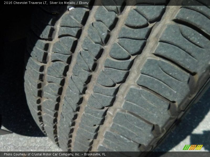 Silver Ice Metallic / Ebony 2016 Chevrolet Traverse LT