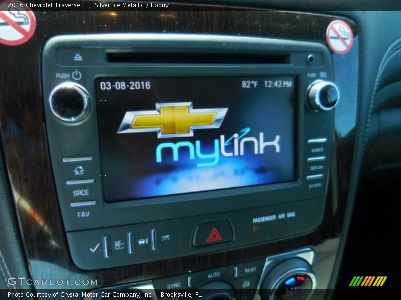 Silver Ice Metallic / Ebony 2016 Chevrolet Traverse LT