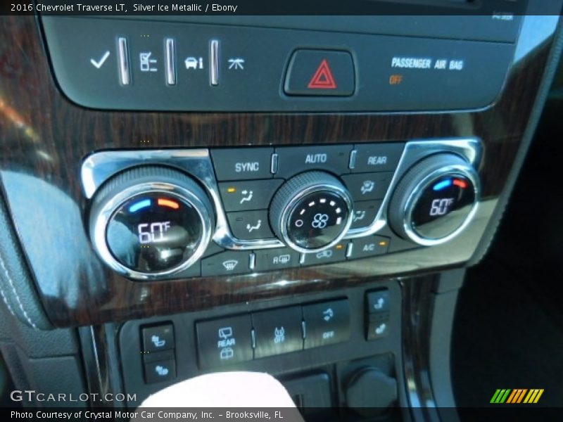 Silver Ice Metallic / Ebony 2016 Chevrolet Traverse LT