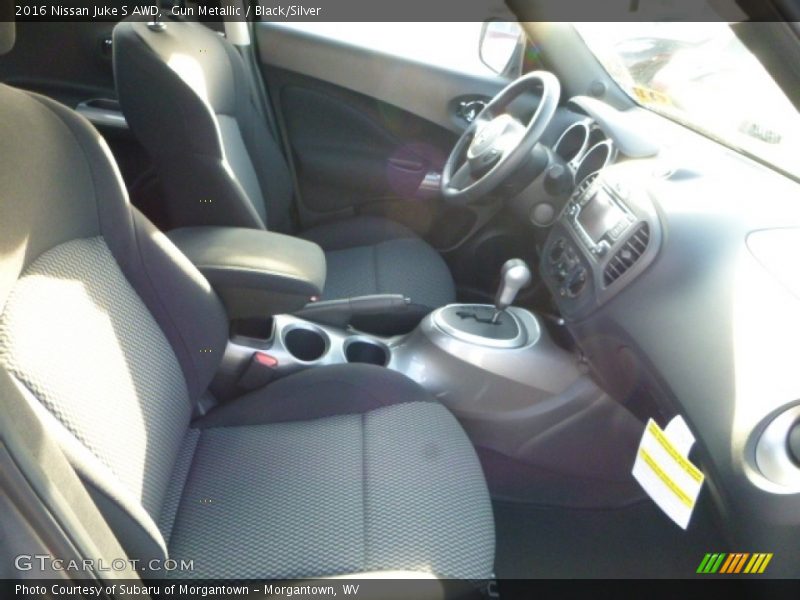 Gun Metallic / Black/Silver 2016 Nissan Juke S AWD