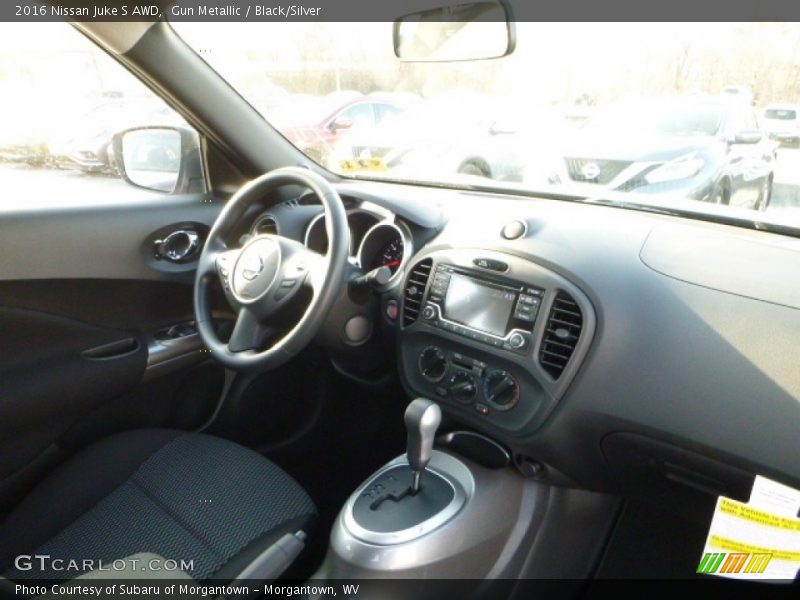 Gun Metallic / Black/Silver 2016 Nissan Juke S AWD