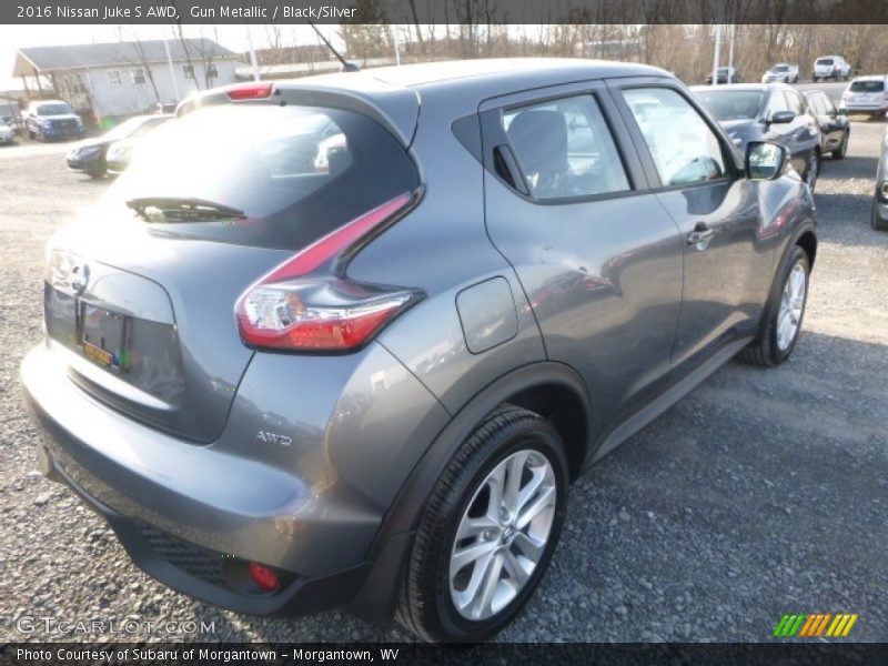 Gun Metallic / Black/Silver 2016 Nissan Juke S AWD