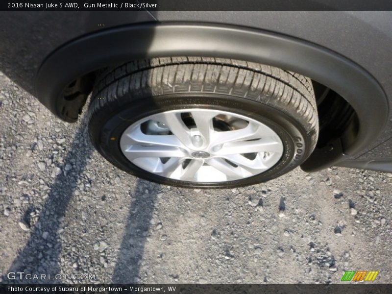 Gun Metallic / Black/Silver 2016 Nissan Juke S AWD