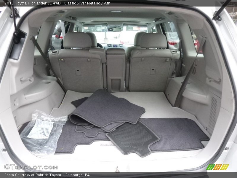 Classic Silver Metallic / Ash 2013 Toyota Highlander SE 4WD