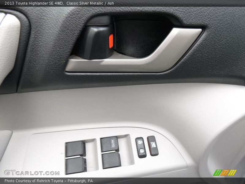Classic Silver Metallic / Ash 2013 Toyota Highlander SE 4WD