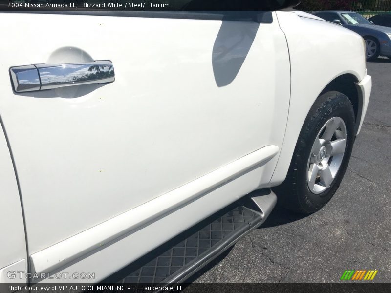 Blizzard White / Steel/Titanium 2004 Nissan Armada LE