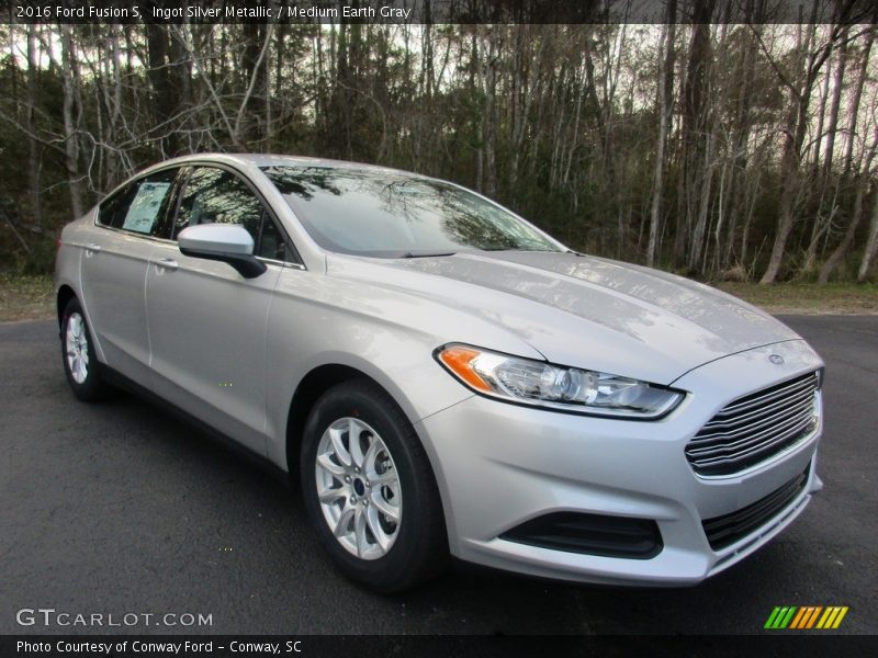 Ingot Silver Metallic / Medium Earth Gray 2016 Ford Fusion S