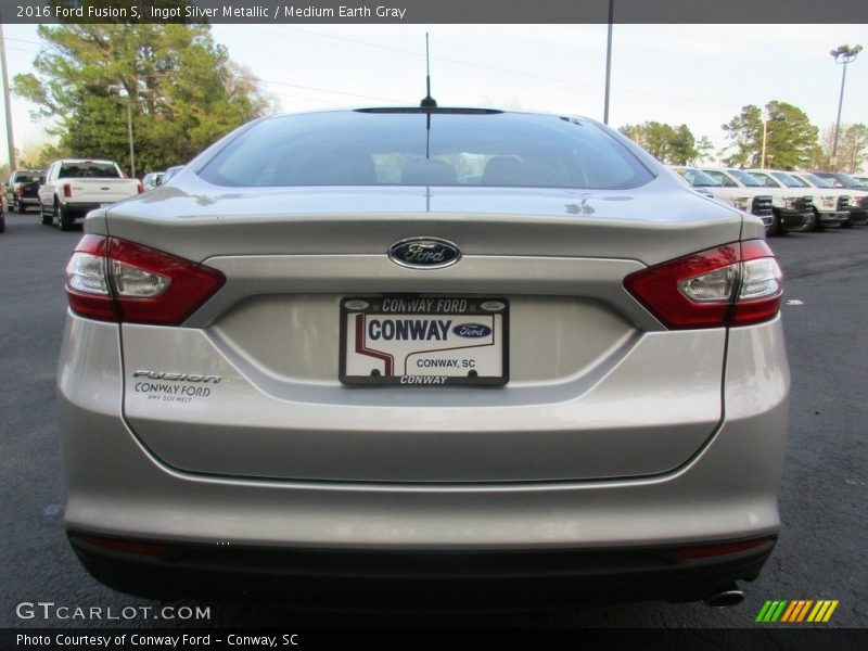 Ingot Silver Metallic / Medium Earth Gray 2016 Ford Fusion S