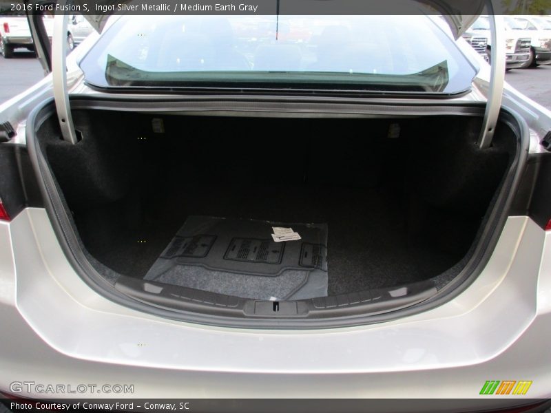 Ingot Silver Metallic / Medium Earth Gray 2016 Ford Fusion S
