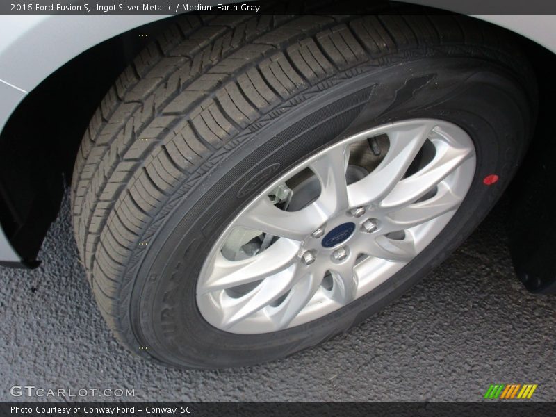 Ingot Silver Metallic / Medium Earth Gray 2016 Ford Fusion S