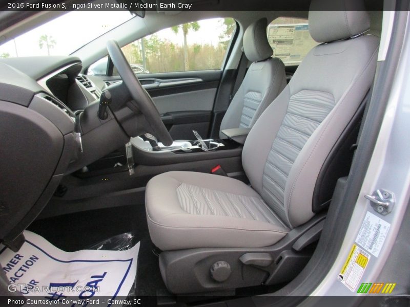 Ingot Silver Metallic / Medium Earth Gray 2016 Ford Fusion S