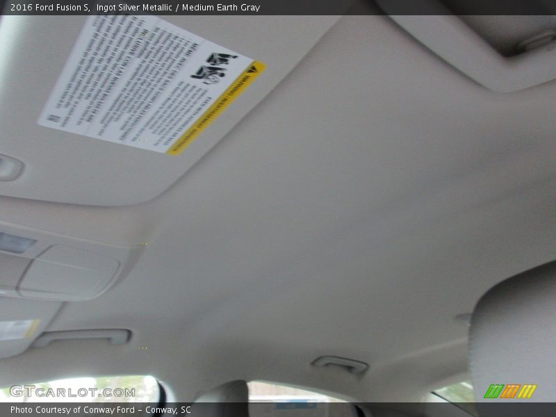 Ingot Silver Metallic / Medium Earth Gray 2016 Ford Fusion S
