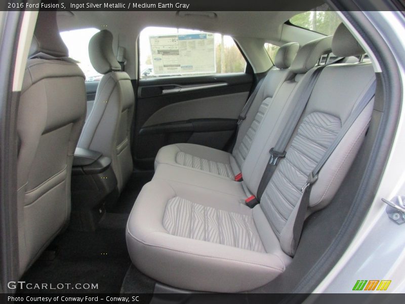 Ingot Silver Metallic / Medium Earth Gray 2016 Ford Fusion S