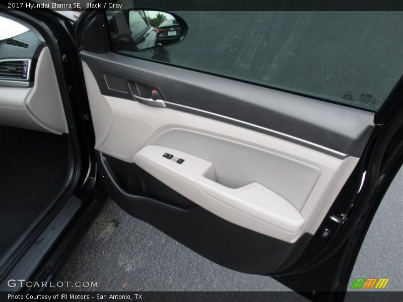 Black / Gray 2017 Hyundai Elantra SE