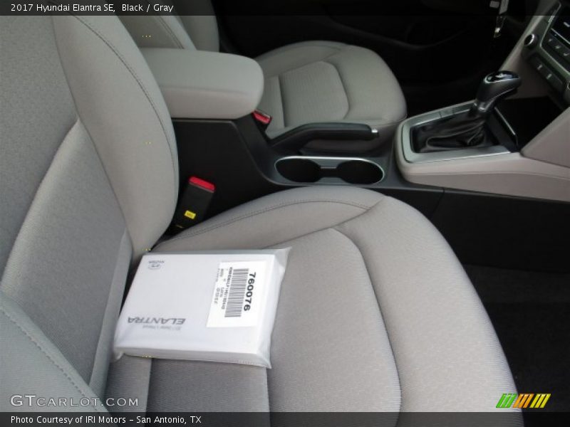 Black / Gray 2017 Hyundai Elantra SE
