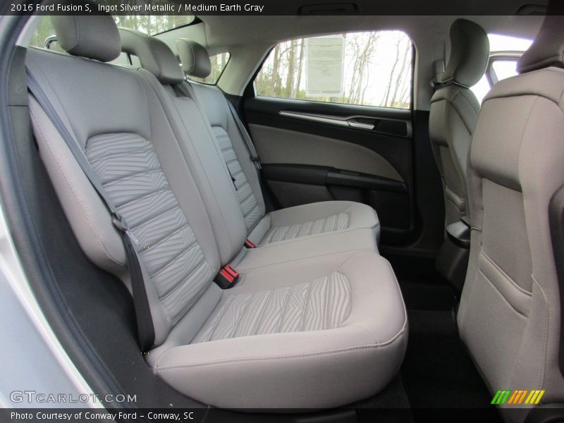 Ingot Silver Metallic / Medium Earth Gray 2016 Ford Fusion S