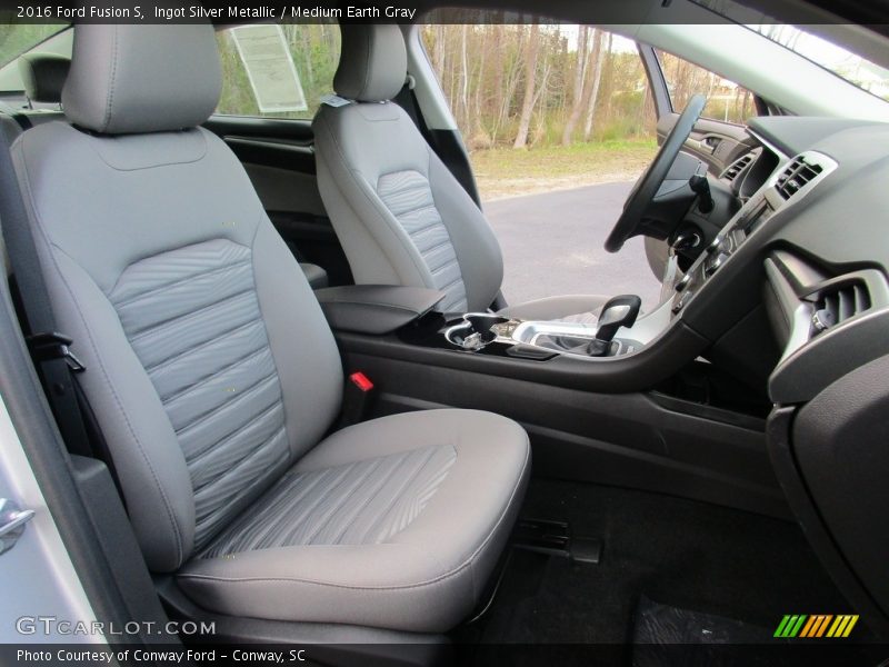 Ingot Silver Metallic / Medium Earth Gray 2016 Ford Fusion S