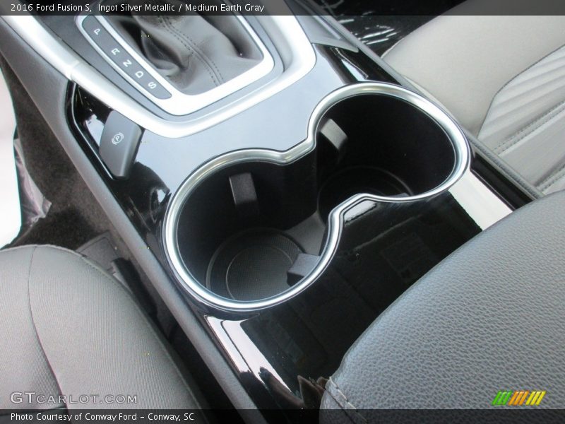 Ingot Silver Metallic / Medium Earth Gray 2016 Ford Fusion S