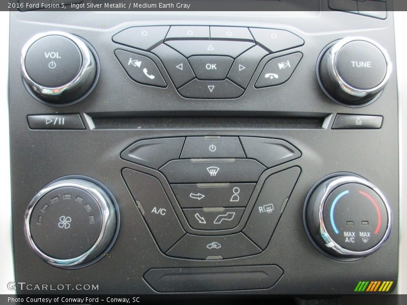 Ingot Silver Metallic / Medium Earth Gray 2016 Ford Fusion S