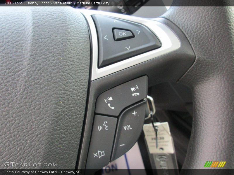 Ingot Silver Metallic / Medium Earth Gray 2016 Ford Fusion S
