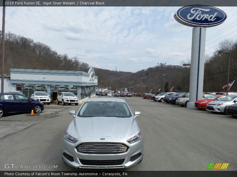 Ingot Silver Metallic / Charcoal Black 2016 Ford Fusion SE