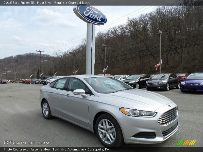 Ingot Silver Metallic / Charcoal Black 2016 Ford Fusion SE