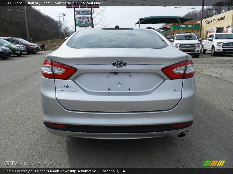 Ingot Silver Metallic / Charcoal Black 2016 Ford Fusion SE