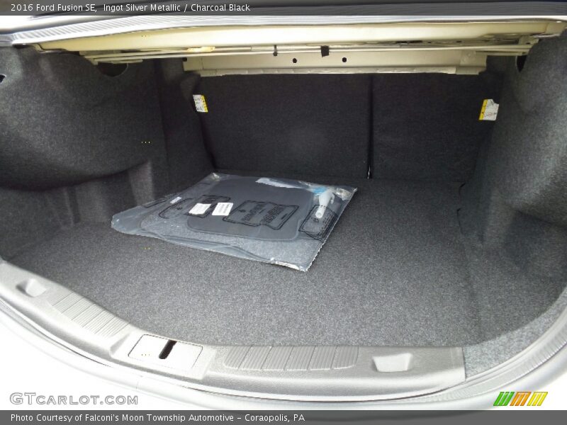 Ingot Silver Metallic / Charcoal Black 2016 Ford Fusion SE