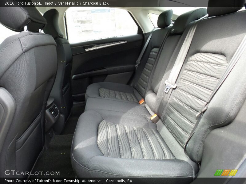 Ingot Silver Metallic / Charcoal Black 2016 Ford Fusion SE