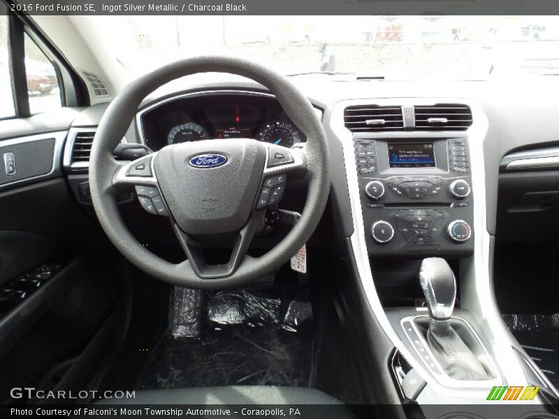 Ingot Silver Metallic / Charcoal Black 2016 Ford Fusion SE