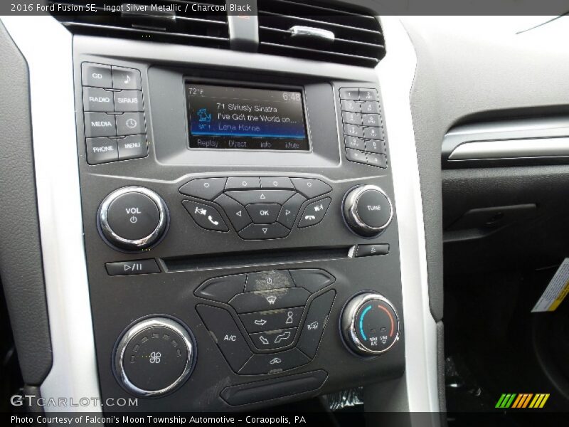 Ingot Silver Metallic / Charcoal Black 2016 Ford Fusion SE