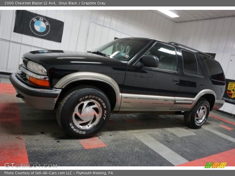 Onyx Black / Graphite Gray 2000 Chevrolet Blazer LS 4x4